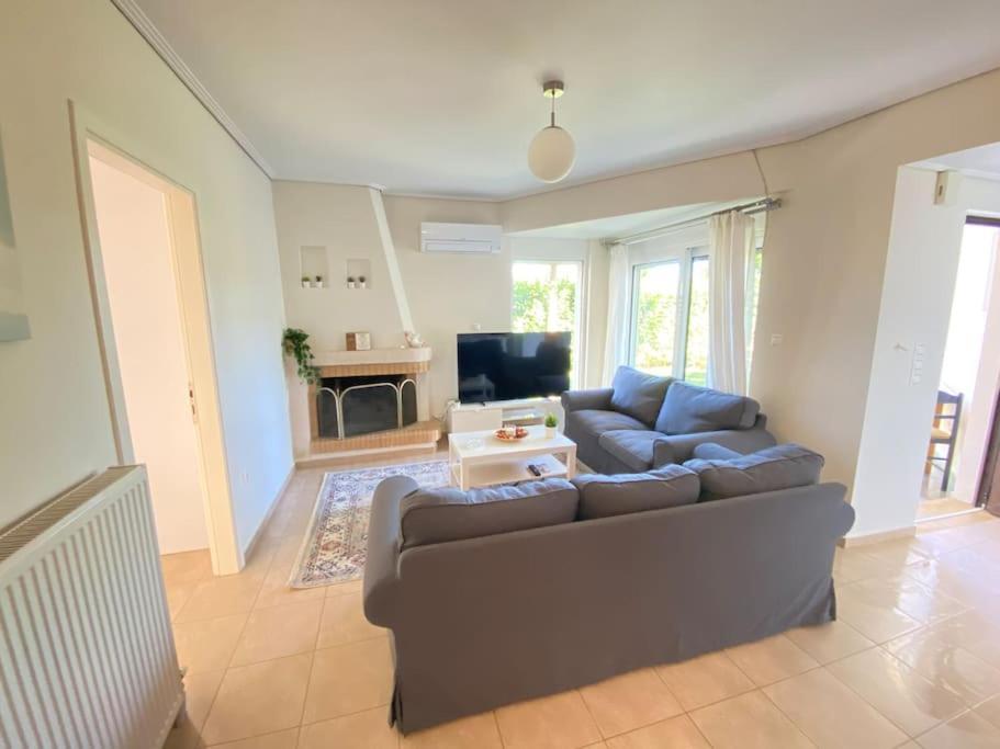Cozy 2 Room Apartment With Garden Near Athens Air-Port Artemida  Ngoại thất bức ảnh